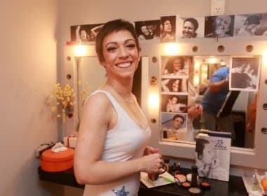Baiana Laila Garin, que interpreta Elis em musical, ganha prêmio Shell de Teatro