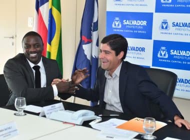Cantor Akon apresenta projeto piloto de energia solar em Salvador