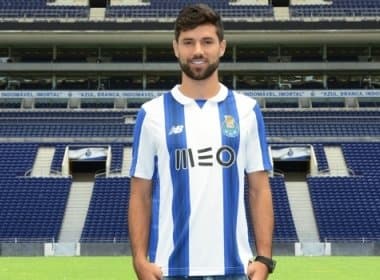 Zagueiro Felipe é confirmado como reforço pelo Porto e assina por 5 anos
