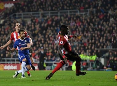 Chelsea vence lanterna Sunderland e dispara na liderança; Liverpool faz 3 a 0