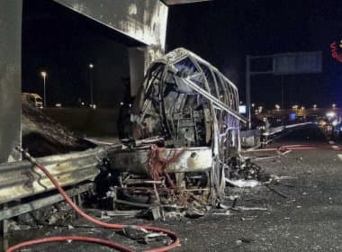 Ônibus húngaro com estudantes sofre acidente na Itália e deixa 16 mortos