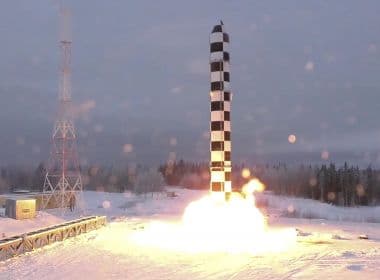 Rússia anuncia teste bem-sucedido de novo míssil balístico intercontinental