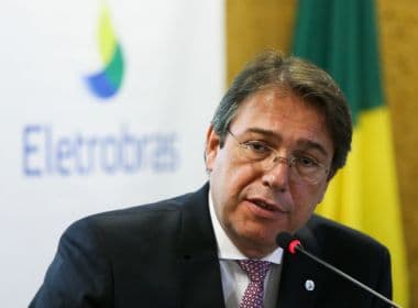 À frente do projeto de privatização, presidente da Eletrobrás pede aumento do próprio salário