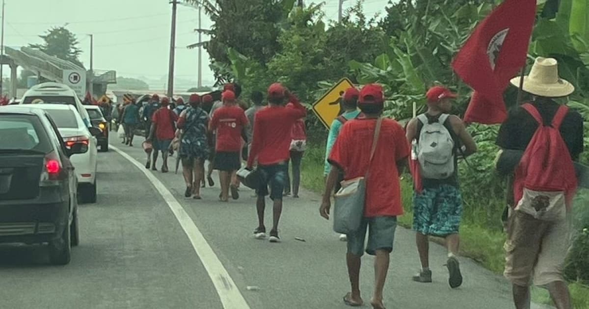 VÍDEO: Marcha do MST já alcança trecho da BR-324 em Amélia Rodrigues