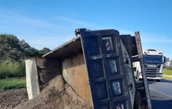 Motorista de caminhão morre ao ficar preso às ferragens no Extremo Oeste baiano