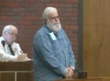 Papai Noel é preso após bolinar nádegas de ajudante