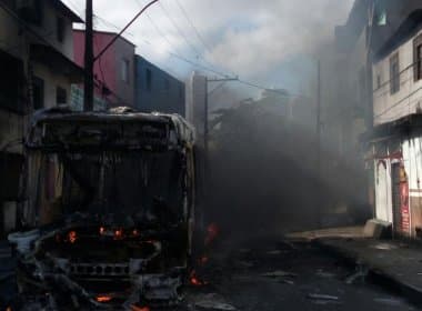 Vale das Pedrinhas: ônibus são incendiados após troca de tiros