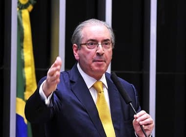Câmara cassa mandato de Cunha com 450 votos e deputado fica inelegível