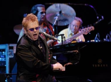 Elton John anuncia três shows no Brasil em 2013