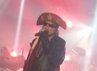 De chapéu de cangaceiro, Axl Rose finaliza turnê do Guns N&#039; Roses em Fortaleza