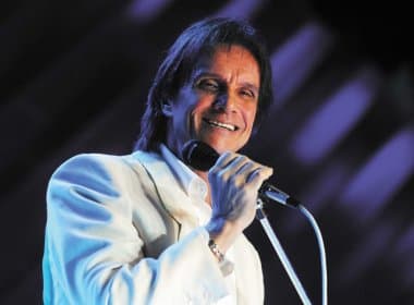Roberto Carlos defende relação com o cantor Tim Maia e nega histórias mostradas por filme