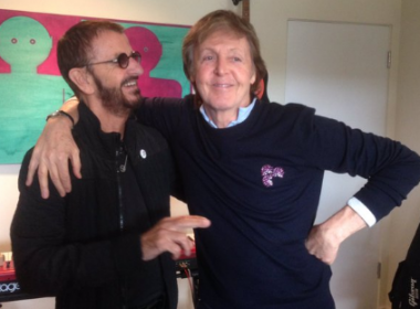 ‘Eu te amo, cara, paz e amor’, diz Ringo a Paul McCartney após gravarem juntos em estúdio