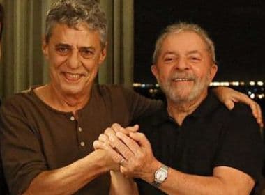 Contra julgamento no TRF4, Chico Buarque apoia manifesto ‘Eleição sem Lula é fraude’