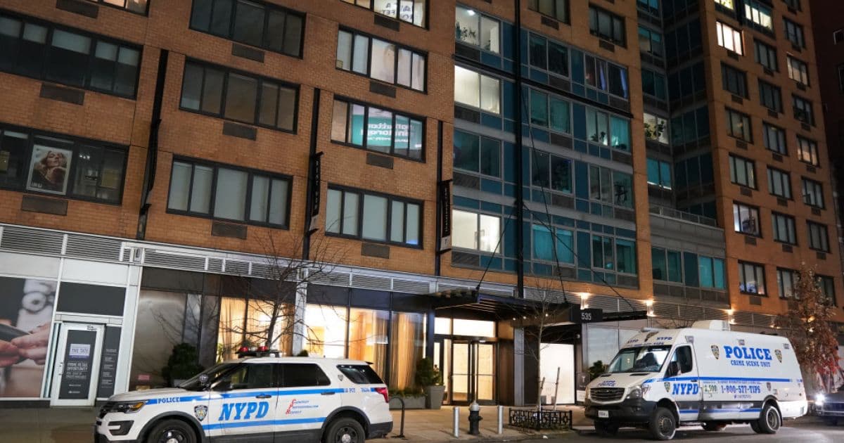 Ator é encontrado morto junto com a mãe dentro de apartamento em Nova York