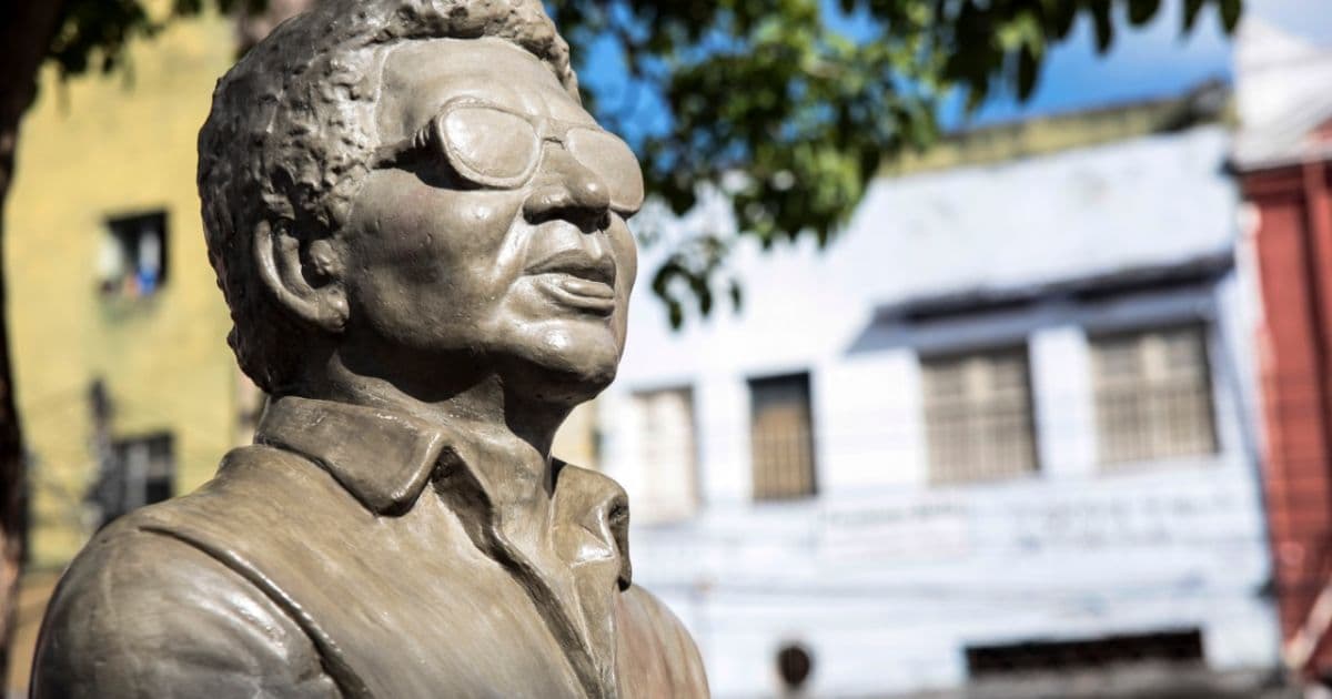 Reginaldo Rossi ganha monumento em sua homenagem na capital pernambucana