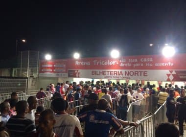 Tricolores voltam a reclamar de demora na venda de ingressos da Fonte Nova