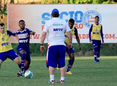 Guto Ferreira comanda treino intenso e esboça provável equipe que encara o Ceará