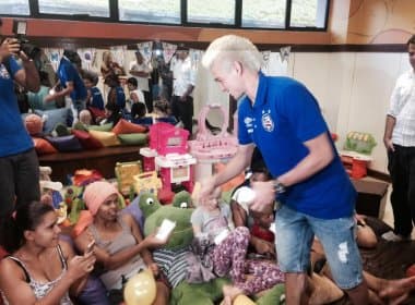 Juninho visita e presenteia crianças com câncer em Salvador: &#039;Emocionante&#039;