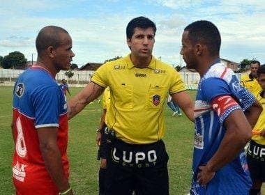 Diego Pombo Lopez apita jogo entre Fluminense de Feira e Bahia