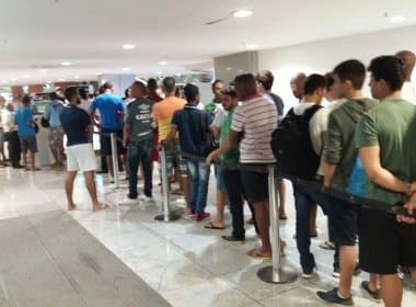 Bahia x Sport: com grandes filas, venda de ingressos em pontos físicos é iniciada