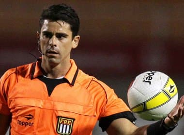 Flávio Rodrigues de Souza apita partida entre Bahia e Fluminense