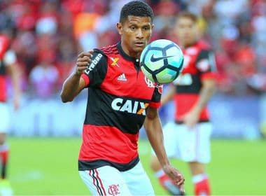 Bahia conversa com Márcio Araújo, volante do Flamengo