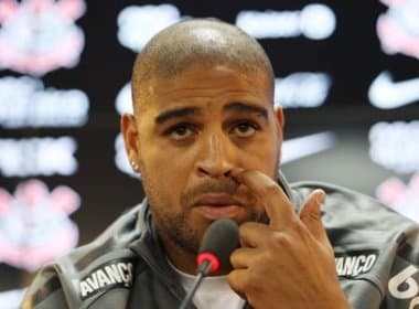 Torcida do Flamengo pede e Adriano avisa: ‘Estou chegando’