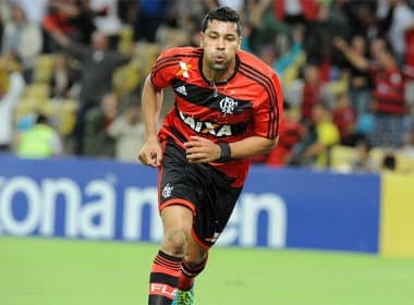 Flamengo nega rescisão de contrato com André Santos