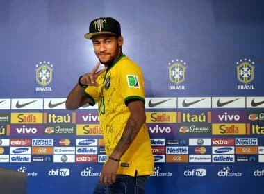 Neymar adianta retorno ao Barcelona para acelerar recuperação de lesão nas costas