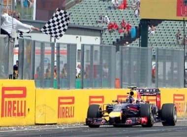 Em prova disputada, Daniel Ricciardo vence pela segunda vez na temporada