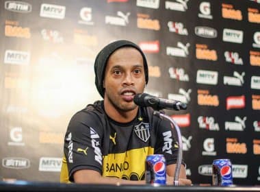 Assis acusa Levir Culpi de agilizar a saída de Ronaldinho Gaúcho