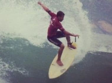 Surfista vira herói ao deixar torneio para salvar vítima de afogamento