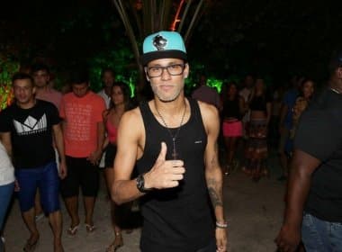 De folga, Neymar curte festa com a irmã e amigos em Trancoso na Bahia