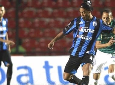 Em coletiva, Querétaro confirma permanência de Ronaldinho na equipe mexicana
