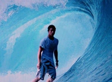 Surfista Ricardo dos Santos é baleado; estado é gravíssimo