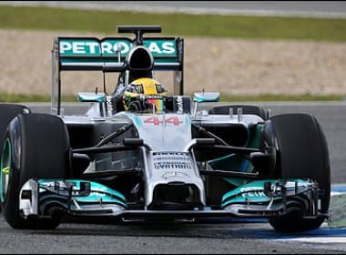  Hamilton supera problemas no carro e lidera sexta-feira na Malásia