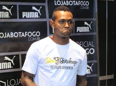 Suspenso por quatro anos pela Fifa, Jobson desfalca Botafogo na final do Carioca