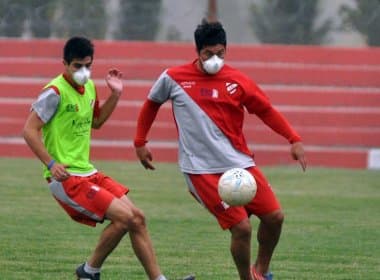 Por causa de vulcão Calbuco, atletas de time argentino treinam com máscaras