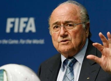 Joseph Blatter nega &#039;ditadura&#039; na FIFA e rebate críticas de Luís Figo