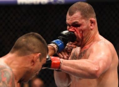 UFC: Fabrício Werdum finaliza Cain Valasquez e fica com cinturão dos pesados