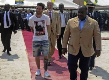 Messi visita Gabão e presidente do país vira motorista do jogador