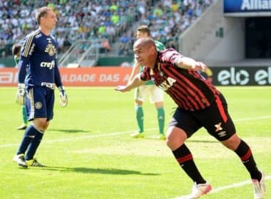 Atlético PR bate Palmeiras e toma lugar no G4; Coritiba empata com Goiás