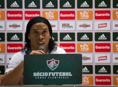 Ronaldinho Gaúcho se atrapalha e chama Fluminense de Flamengo