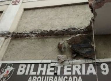 Bloco de concreto cai em obra de São Januário