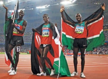 Atletas quenianos invadem sede da Federação de Atletismo do país