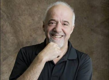 Paulo Coelho promete tirar foto pelado, caso Vasco seja rebaixado