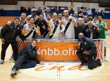 Atletas do Vasco celebram título da Liga Ouro e classificação para o NBB