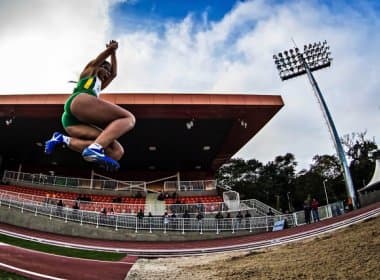 Silvânia Costa celebra a obtenção do recorde mundial do salto em distância paralímpico