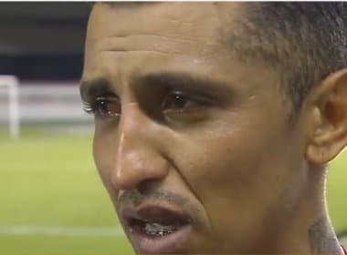 Após rebaixamento do América-RN, jogador chora em entrevista: &#039;Teria morrido com a bola&#039;