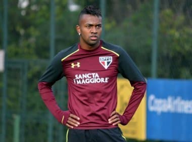 Exame não aponta lesão e Kelvin viaja com o São Paulo para jogo contra o Vitória